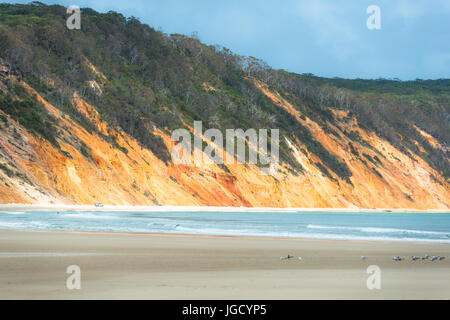 Doppelte Insel Punkt und die farbigen Sand von Rainbow Beach, Great Sandy Nationalpark, Queensland, Australien Stockfoto