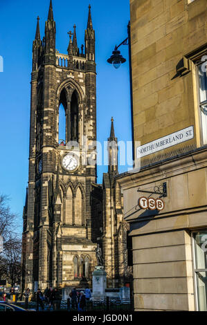 Kirche des hl. Thomas, der Märtyrer (Thomaskirche), plus der Ecke der Northumberland Street, Newcastle upon Tyne, Tyne und Wear, England, UK. Stockfoto