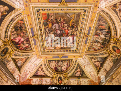 Florenz, Italien - 26. September 2014: die Fresken an der Decke eines der Zimmer im Palazzo Vecchio. Florenz. Italien Stockfoto