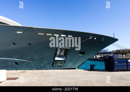 Vorderseite von 240 Millionen Euro, Mega-Yacht zu verankern, super yacht, yacht, Yachten, im Besitz von Abdulla al Futtaim, vertäut im Hafen von Málaga, Andalusien, Spanien Stockfoto