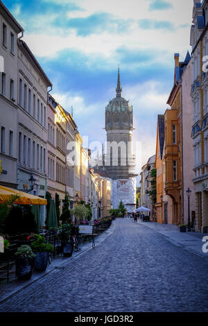 Allerheiligen Kirche mit der Tür mit den 95 Thesen von Marting Luther in Wiittenberg, Deutschland Stockfoto