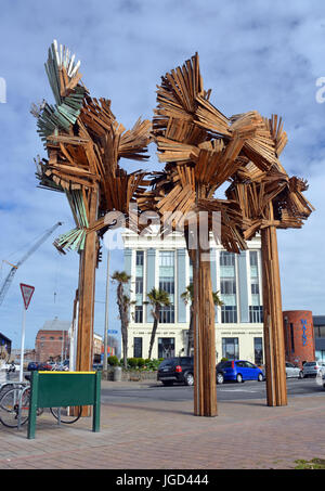 Christchurch, New Zealand - 13. September 2013; Wald von Bäumen Skulptur von Regan Gentry an der Ecke hoch / Tuam Street. Hergestellt aus recyc Stockfoto