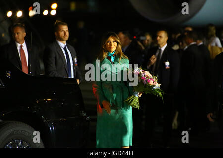 Warschau, Polen. 5. Juli 2017. US-Präsident Donald J. Trump, First Lady Melania Trump, Ivanka Trump und Jared Kushner zu offiziellen Besuch nach Polen zu kommen. Air Force One gerollt im 1. Lift Luftwaffenstützpunkt in Warschau. Der Präsident wird die drei Meere-Gipfel vor der Überschrift des G20-Gipfels in Deutschland teilnehmen. Bildnachweis: Jakob Ratz/Pacific Press/Alamy Live-Nachrichten Stockfoto