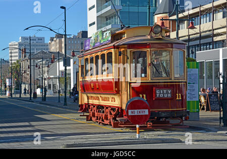 Christchurch, New Zealand - 15. Juni 2014: Vintage Straßenbahn Sightseeing-Touren auf Worcester Boulevard im Winter in Betrieb. Stockfoto