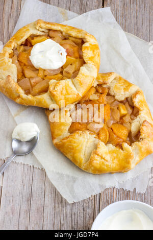 Rustikale Fruchtmischungen Galette Stockfoto