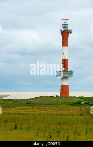 WANGEROOGE, DEUTSCHLAND.  4. Juli 2017: Blick auf den neuen Leuchtturm im Westen auf der Insel Wangeroog, eines der sieben Ost friesische abruptes ist ein Beaut Stockfoto