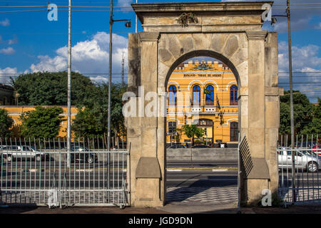 Alten Eingang Arc Denkmal Tiradentes, 2016, Tiradentes Avenue, Hauptstadt, Sao Paulo, Brasilien, Stockfoto