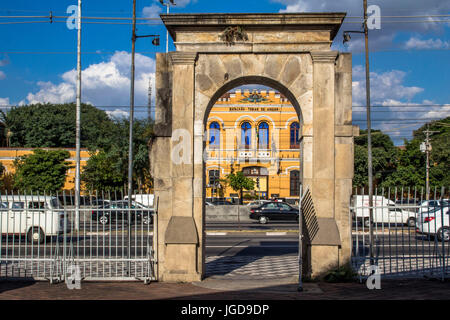 Alten Eingang Arc Denkmal Tiradentes, 2016, Tiradentes Avenue, Hauptstadt, Sao Paulo, Brasilien, Stockfoto