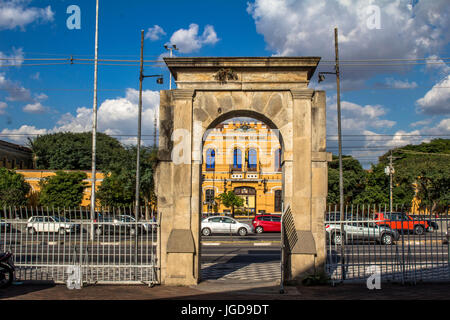 Alten Eingang Arc Denkmal Tiradentes, 2016, Tiradentes Avenue, Hauptstadt, Sao Paulo, Brasilien, Stockfoto