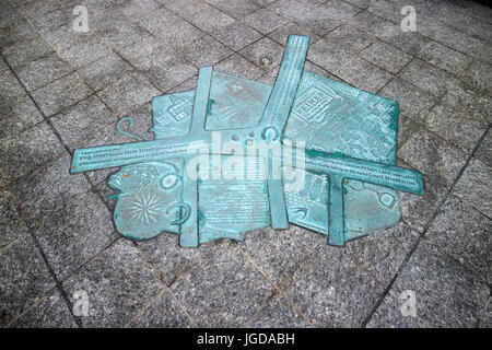 Metallplakette auf Bürgersteig auf staatliche Straße Boston zeigt die Pre-Declaration of Independence Colonnial Straßennamen USA Stockfoto