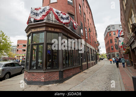 Glocke in der hand Tavern Pub und Marshall Street Boston USA Stockfoto
