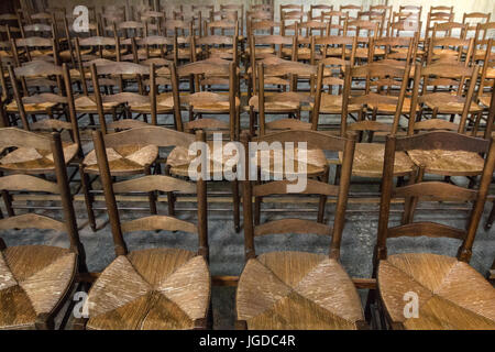 Kirche-Stühle Stockfoto