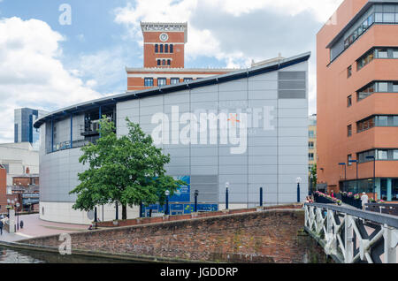 Das Sea Life Centre am Kanal läuft durch Birmingham am Brindley Place Stockfoto