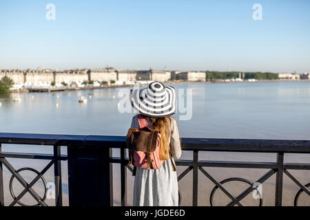 Frau in Bordeaux Stadt reisen Stockfoto