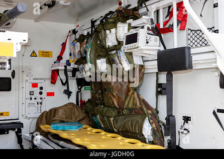 auf der Rückseite eine britische Armee Notfall Notfallausrüstung Landrover Krankenwagen uk Stockfoto