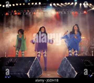 RTWM / MediaPunch den POINTER SISTERS Juni, ANITA & BONNIE (Mitte der 1990er Jahre) ERKLINGT in der SUPERDOME, NEW ORLEANS, LOUISANNA Stockfoto