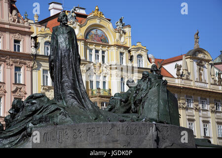 Das Jan-Hus-Denkmal am Altstädter Ring in Prag, Tschechien. Stockfoto