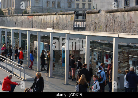 Das Fundament der ehemaligen Gestapo-Zentrale ist heute ein Outdoor-Chronik des NS-Regimes über die Geschichte der Unterdrückung. Stockfoto