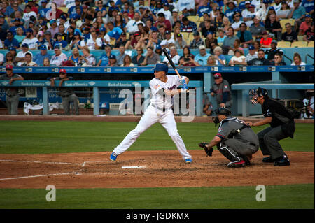 Los Angeles Schwindler Sterne Spieler Corey Seager an bat im Dodger Stadium in Los Angeles, CA Stockfoto