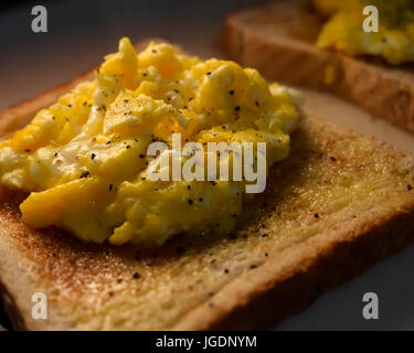 laufende Eiern auf toast Stockfoto