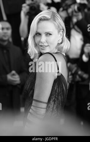 Charlize Theron besucht die 70. Jubiläums-Veranstaltung während der 70. jährlichen Cannes Film Festival im Palais des Festivals am 23. Mai 2017 in Cannes, Frankreich. Stockfoto