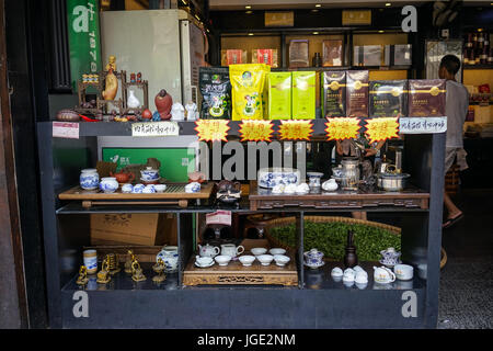 Chengdu, China - 20. August 2016. Tee-Shop im Jinli alte Strasse in Chengdu, Sichuan. Chengdu ist die Hauptstadt und größte Stadt von Sichuan Pro Stockfoto