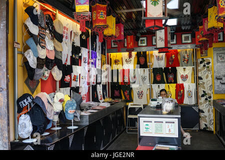 Chengdu, China - 20. August 2016. Mode-Shop im Jinli alte Strasse in Chengdu, Sichuan. Chengdu ist die Hauptstadt und größte Stadt von Sichuan Stockfoto