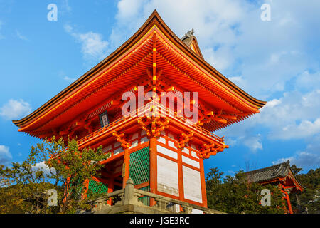 Kiyomizu-Dera Tempel im bunten Herbst in Kyoto, Japan Stockfoto