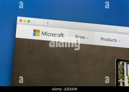 MIcrosofts Website auf einem Computer-Bildschirm. Microsoft ist ein amerikanischen multinationalen Unternehmen Stockfoto