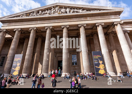 Das British Museum Haupteingang, Great Russell Street, London, England, UK Stockfoto