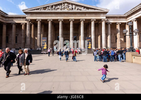 Das British Museum Haupteingang, Great Russell Street, London, England, UK Stockfoto