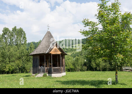 Die traditionellen Holzbauten in das Kloster von Botiza in der Region Maramures Stockfoto