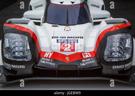 Porsche 919 Hybrid LMP1 Le Mans Sieger des Rennens auf dem Display auf 2017 Goodwood Festival of Speed, Sussex, UK. Stockfoto