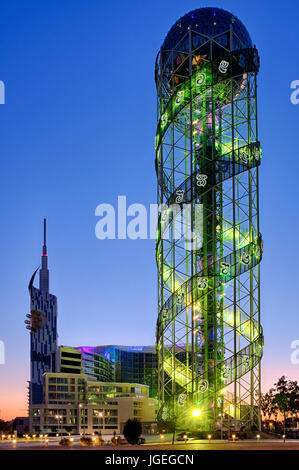 Alphabetische Turm und Le Meridien Batumi, Batumi, Georgien Stockfoto