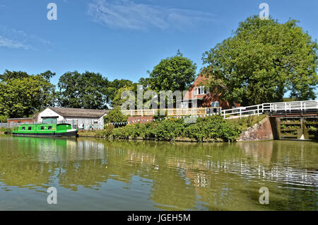 Cafe am Seitenanfang Caen Hill Flug von Sperren Stockfoto