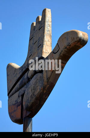 Detail der Metall offene Hand. Die offene Hand Denkmal, Chandigargh, Indien. Architekt: Le Corbusier, 1961. Stockfoto