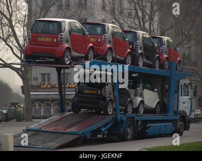 PARIS Frankreich - erste SMART MINI Auto GENERATION geliefert IN PARIS INVALIDES 2004 © Frédéric BEAUMONT Stockfoto