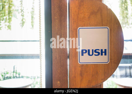 Push-Schild an der Tür Coffee Shop, Foto Stockfoto