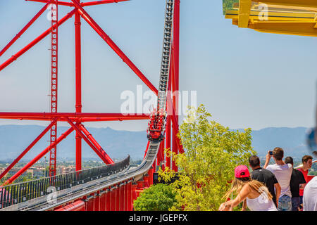 Europas neueste Themenpark Ferrari Land, nur eine Stunde und eine Hälfte entlang der sonnigen Strand gesäumte Küste von Barcelona und Teil von PortAventura. Stockfoto