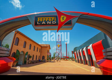 Europas neueste Themenpark Ferrari Land, nur eine Stunde und eine Hälfte entlang der sonnigen Strand gesäumte Küste von Barcelona und Teil von PortAventura. Stockfoto