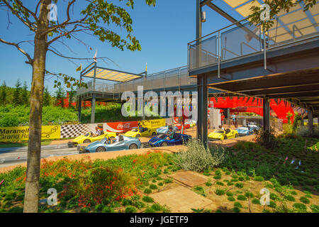 Europas neueste Themenpark Ferrari Land, nur eine Stunde und eine Hälfte entlang der sonnigen Strand gesäumte Küste von Barcelona und Teil von PortAventura. Stockfoto