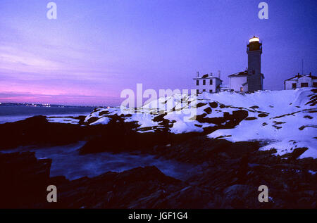 Beavertail Leuchtturm, erbaut im Jahre 1749, war und ist der erste Leuchtturm in Rhode Island, USA, vor allem für den Eintritt in die Narragansett Bay. Stockfoto