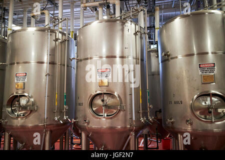 Handwerk-Brauerei Gärtanks Boston USA Stockfoto