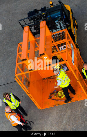 Die JCB Teletruk und Gepäck Käfig vorbereitet für verwenden Sie am Kai. Southampton Docks. England-UK Stockfoto