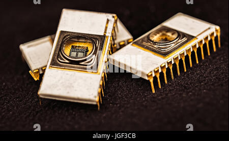 Alte weiße Keramik Elektronikchip EPROM Stockfoto