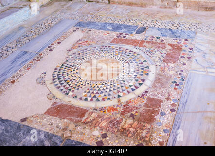 DEMRE, Türkei – 7. Mai 2017: Wunderschön erhaltenen mittelalterlichen Boden verziert mit geometrischen Mosaik-Muster, am 7. Mai in Demre. Stockfoto