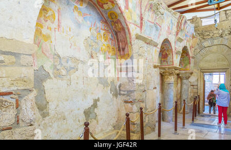 DEMRE, Türkei - 7. Mai 2017: Innenraum der St.-Nikolaus-Kirche ist eine Perle der mittelalterlichen Fresko Kunst, am 7. Mai in Demre. Stockfoto