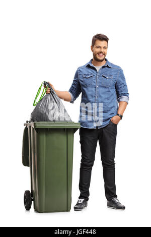 In voller Länge Portrait von einem Mann nehmen den Müll isoliert auf weißem Hintergrund Stockfoto