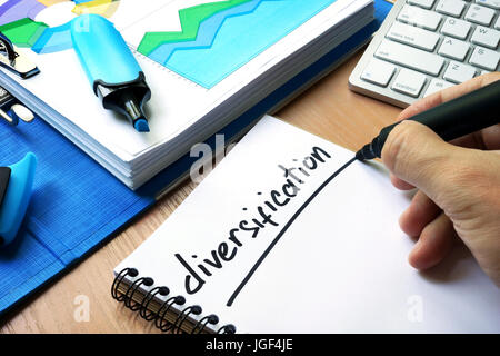 Handschrift Zeichen Diversifizierung in einer Notiz. Stockfoto