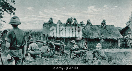 Britische Offiziere, die gerade des Kampfs für Mombo, East African Kampagne Stockfoto